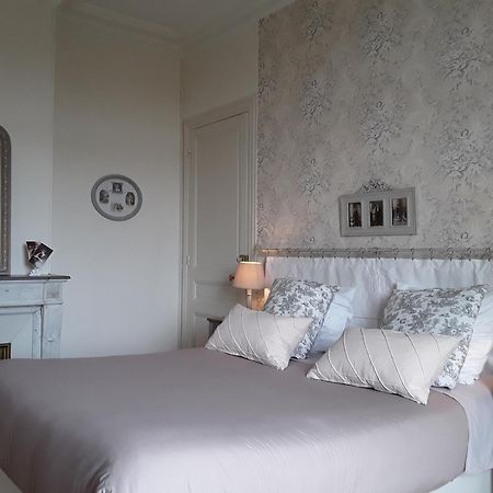 Le Manoir De Crisolles Bed and Breakfast Δωμάτιο φωτογραφία