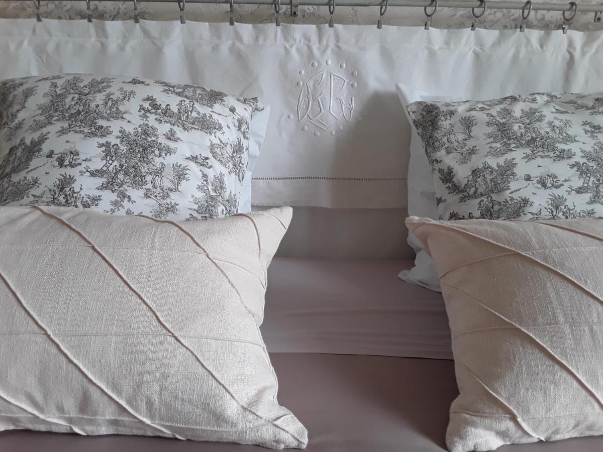 Le Manoir De Crisolles Bed and Breakfast Εξωτερικό φωτογραφία