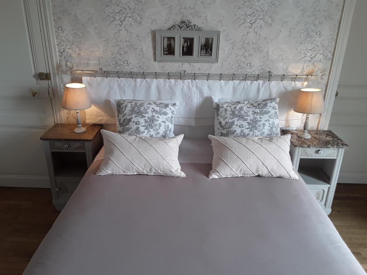 Le Manoir De Crisolles Bed and Breakfast Εξωτερικό φωτογραφία