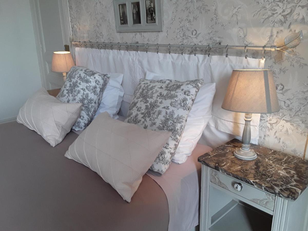 Le Manoir De Crisolles Bed and Breakfast Εξωτερικό φωτογραφία