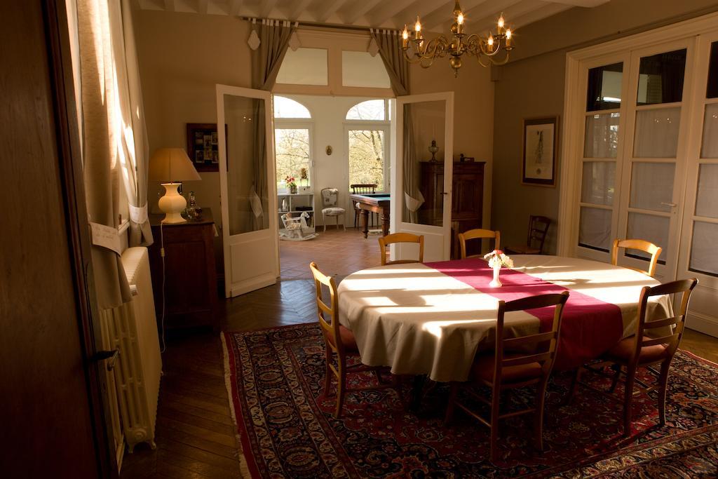 Le Manoir De Crisolles Bed and Breakfast Εξωτερικό φωτογραφία