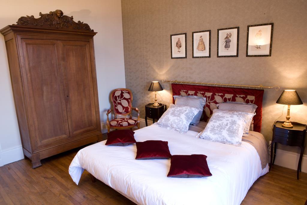 Le Manoir De Crisolles Bed and Breakfast Δωμάτιο φωτογραφία