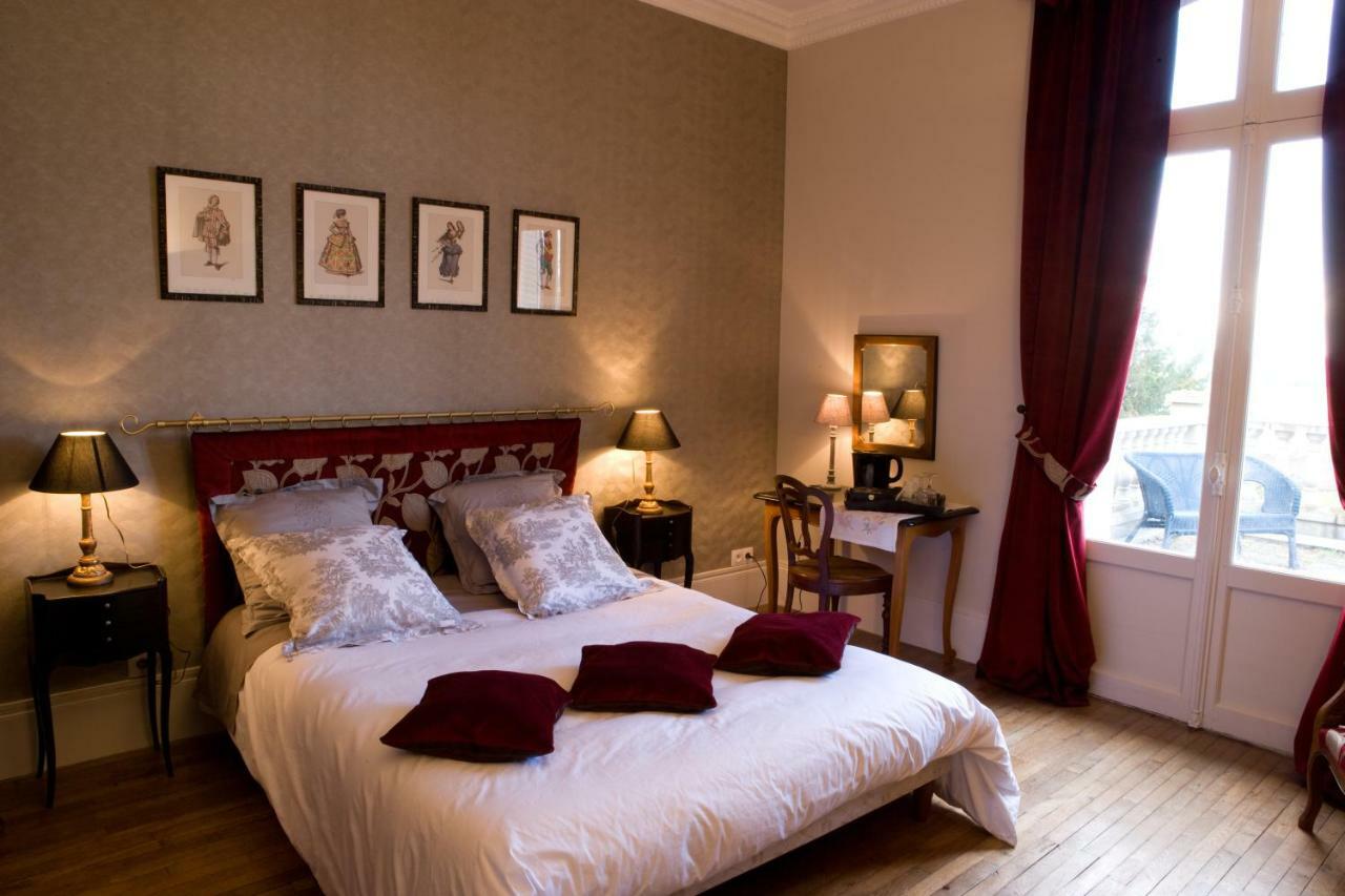 Le Manoir De Crisolles Bed and Breakfast Εξωτερικό φωτογραφία
